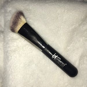 It cosmetics angeled powder brush